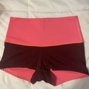 Lululemon Boogie Short (Reversible) in Very Light Flare / Bordeaux Drama 8